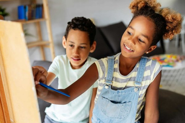 Wie entwickelt man eine interaktive App zur Förderung von historischem Bewusstsein in Jugendlichen?