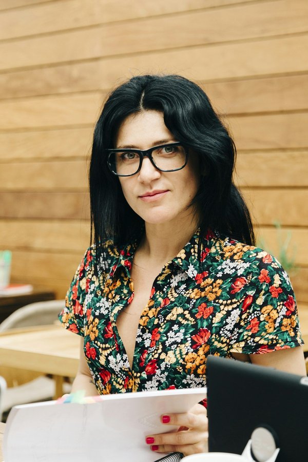 Wie kann durch den Einbau von Schiebetüren der Wohnraum optisch vergrößert werden?